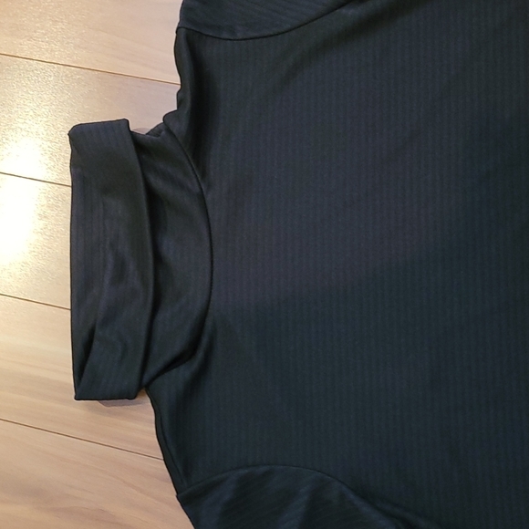 Nwt DIANE GILMAN oversized turtleneck top - Picture 4 of 4